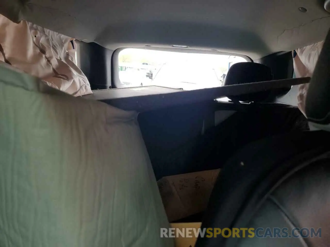 10 Photograph of a damaged car 2GNAXUEV2M6143032 CHEVROLET EQUINOX 2021