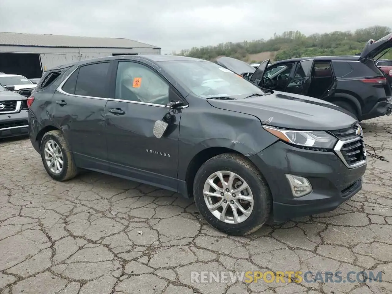 4 Photograph of a damaged car 2GNAXUEV2M6143032 CHEVROLET EQUINOX 2021