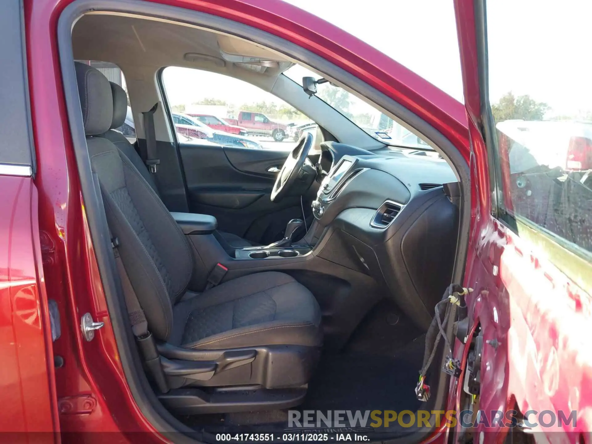 5 Photograph of a damaged car 2GNAXUEV2M6160753 CHEVROLET EQUINOX 2021