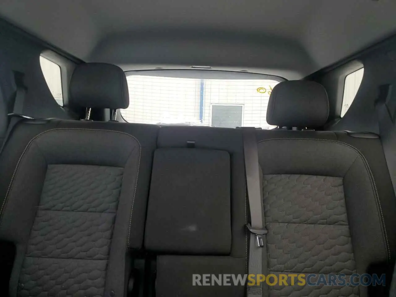 10 Photograph of a damaged car 2GNAXUEV3M6108399 CHEVROLET EQUINOX 2021