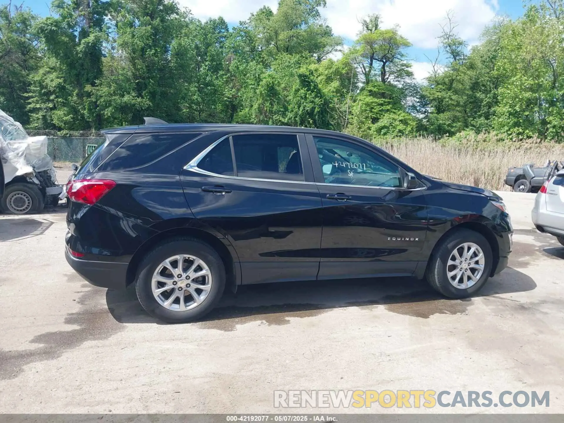 13 Photograph of a damaged car 2GNAXUEV3M6113263 CHEVROLET EQUINOX 2021