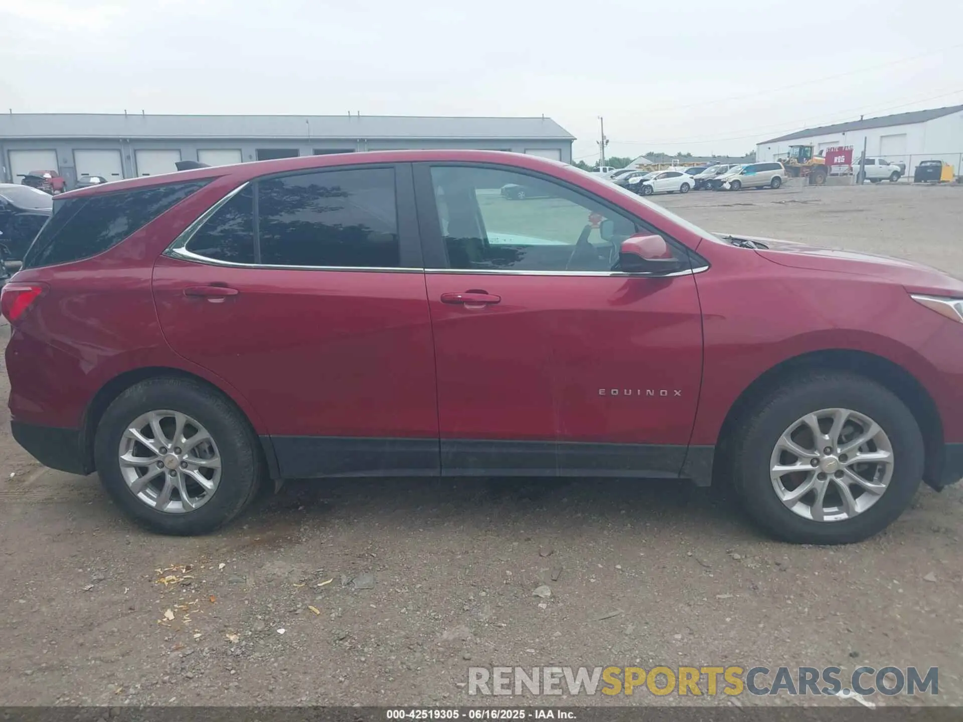 13 Photograph of a damaged car 2GNAXUEV3M6119371 CHEVROLET EQUINOX 2021