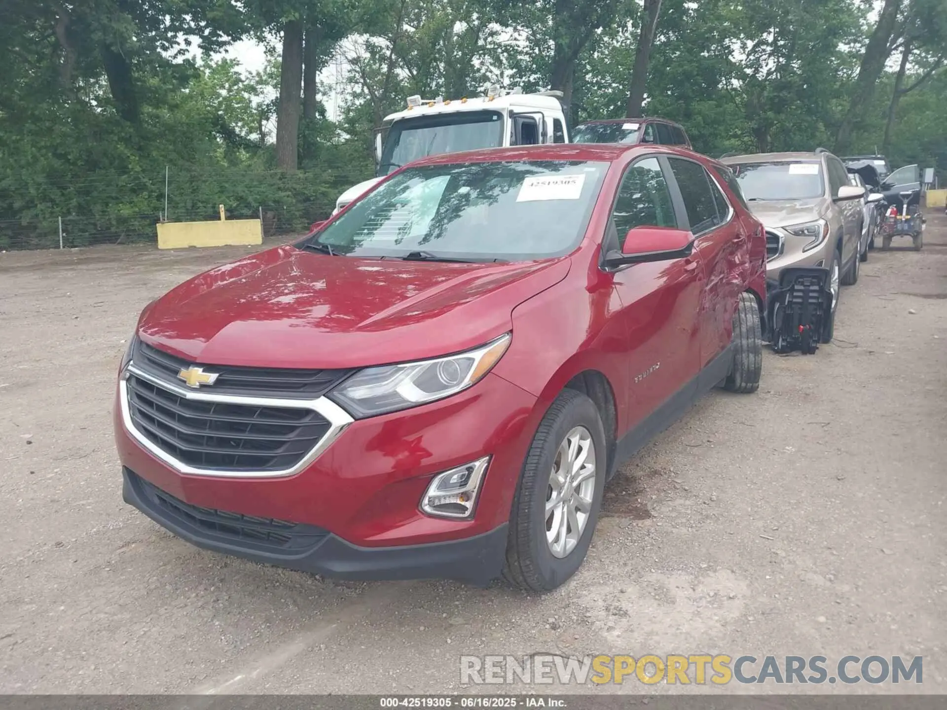 2 Photograph of a damaged car 2GNAXUEV3M6119371 CHEVROLET EQUINOX 2021