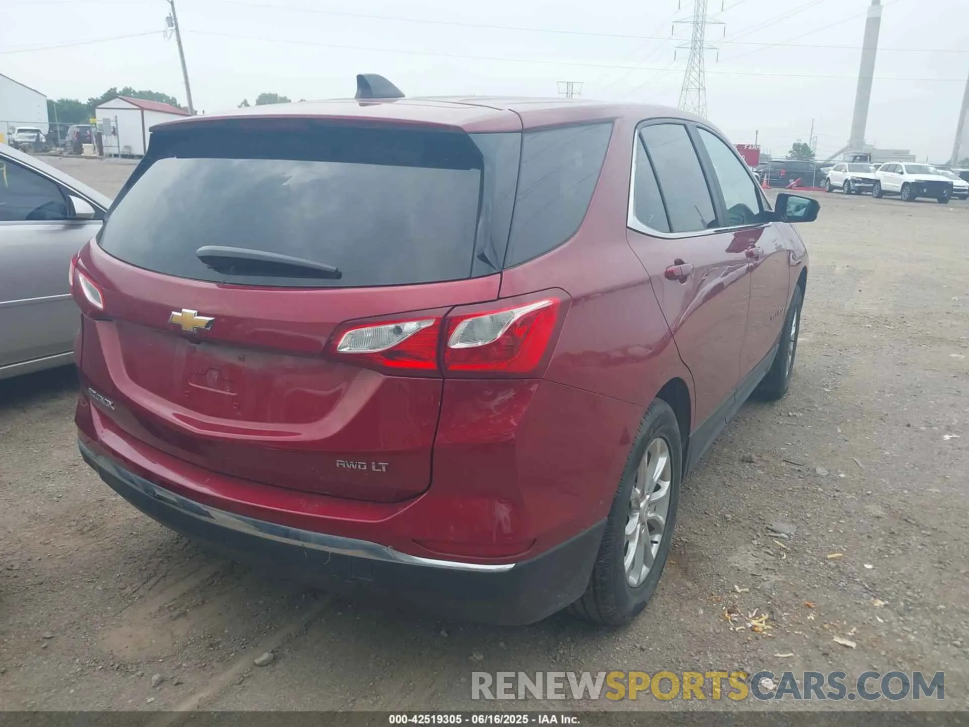 4 Photograph of a damaged car 2GNAXUEV3M6119371 CHEVROLET EQUINOX 2021