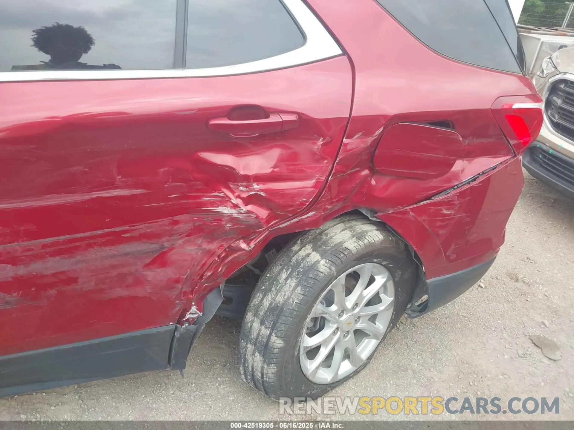 6 Photograph of a damaged car 2GNAXUEV3M6119371 CHEVROLET EQUINOX 2021