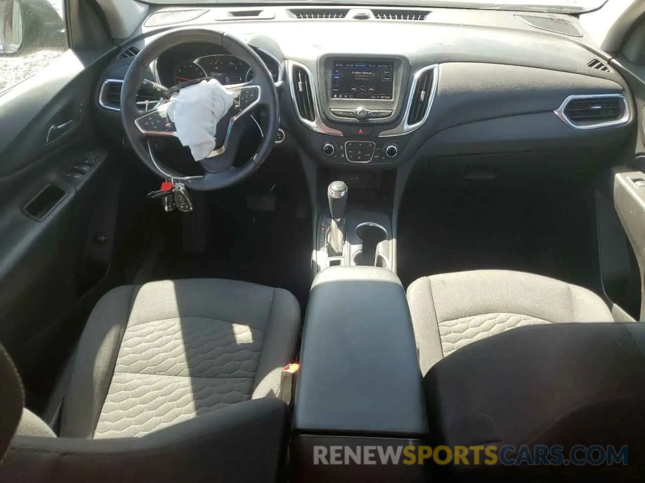 8 Photograph of a damaged car 2GNAXUEV4M6131755 CHEVROLET EQUINOX 2021