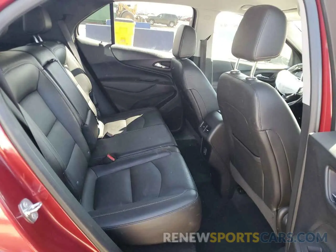 11 Photograph of a damaged car 2GNAXUEV4M6148040 CHEVROLET EQUINOX 2021