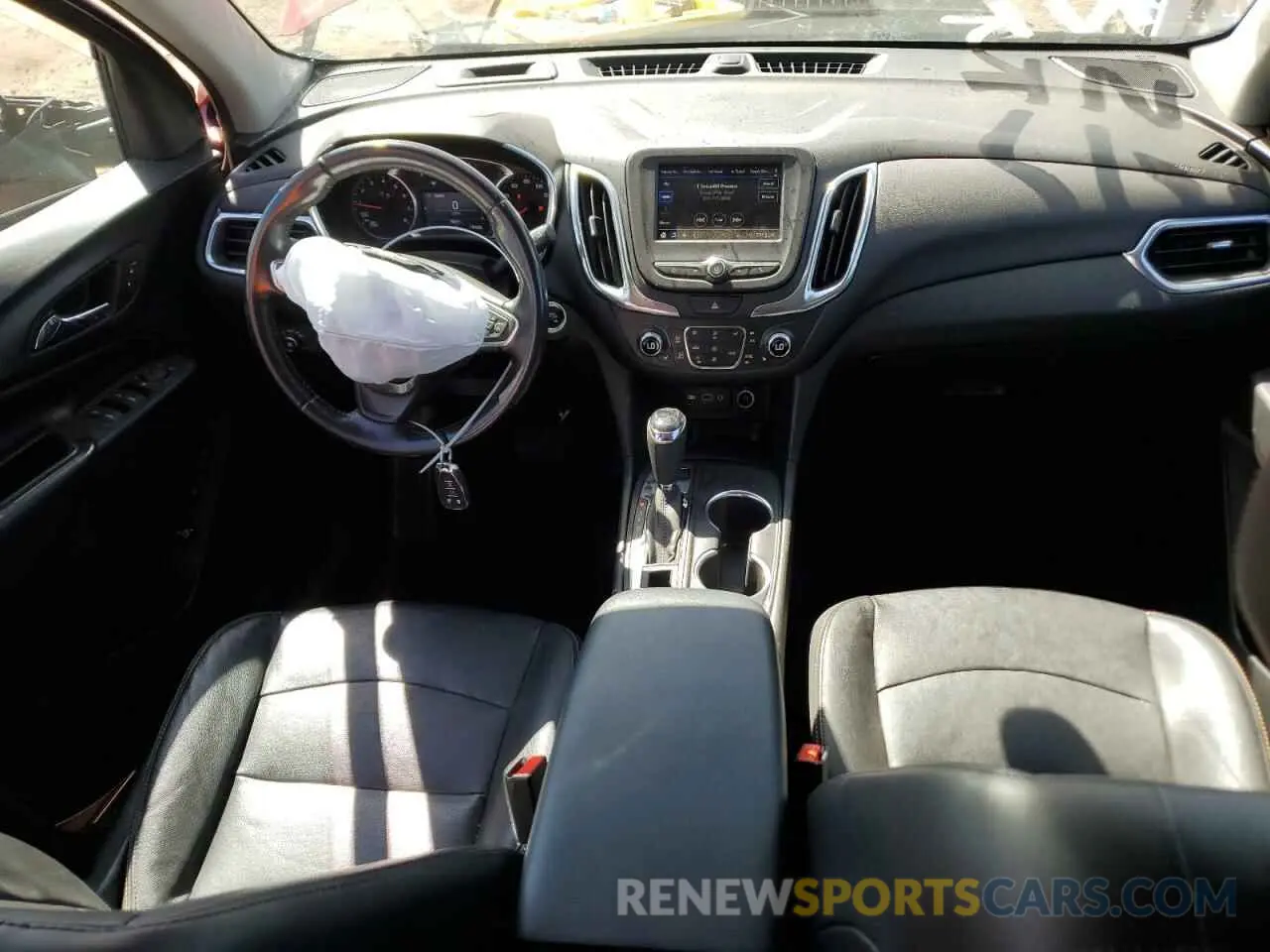 8 Photograph of a damaged car 2GNAXUEV4M6148040 CHEVROLET EQUINOX 2021