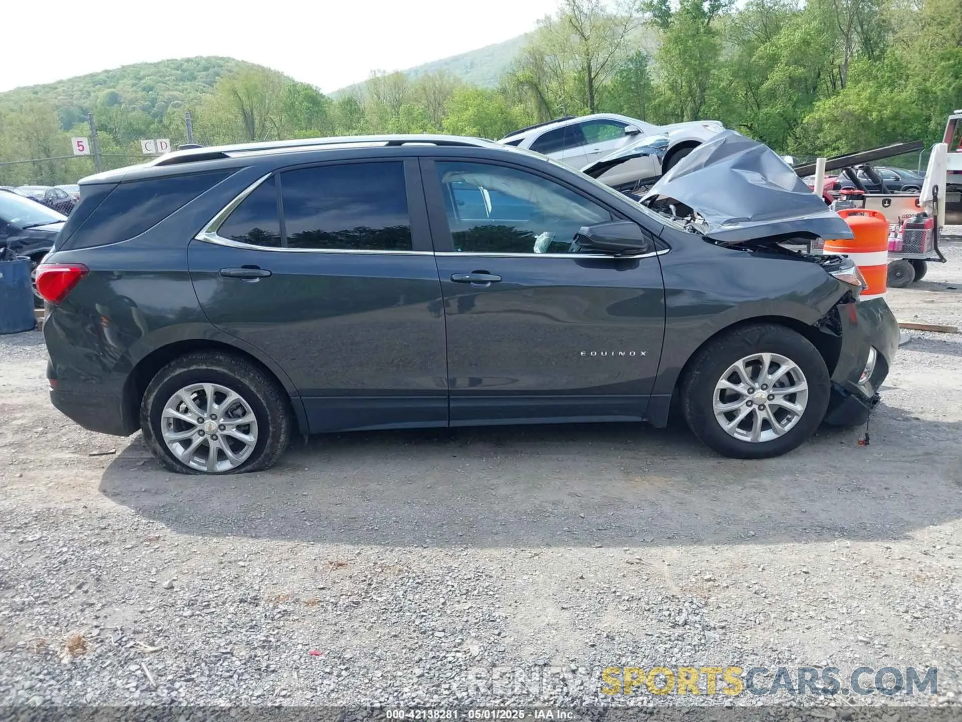 13 Photograph of a damaged car 2GNAXUEV4M6154582 CHEVROLET EQUINOX 2021
