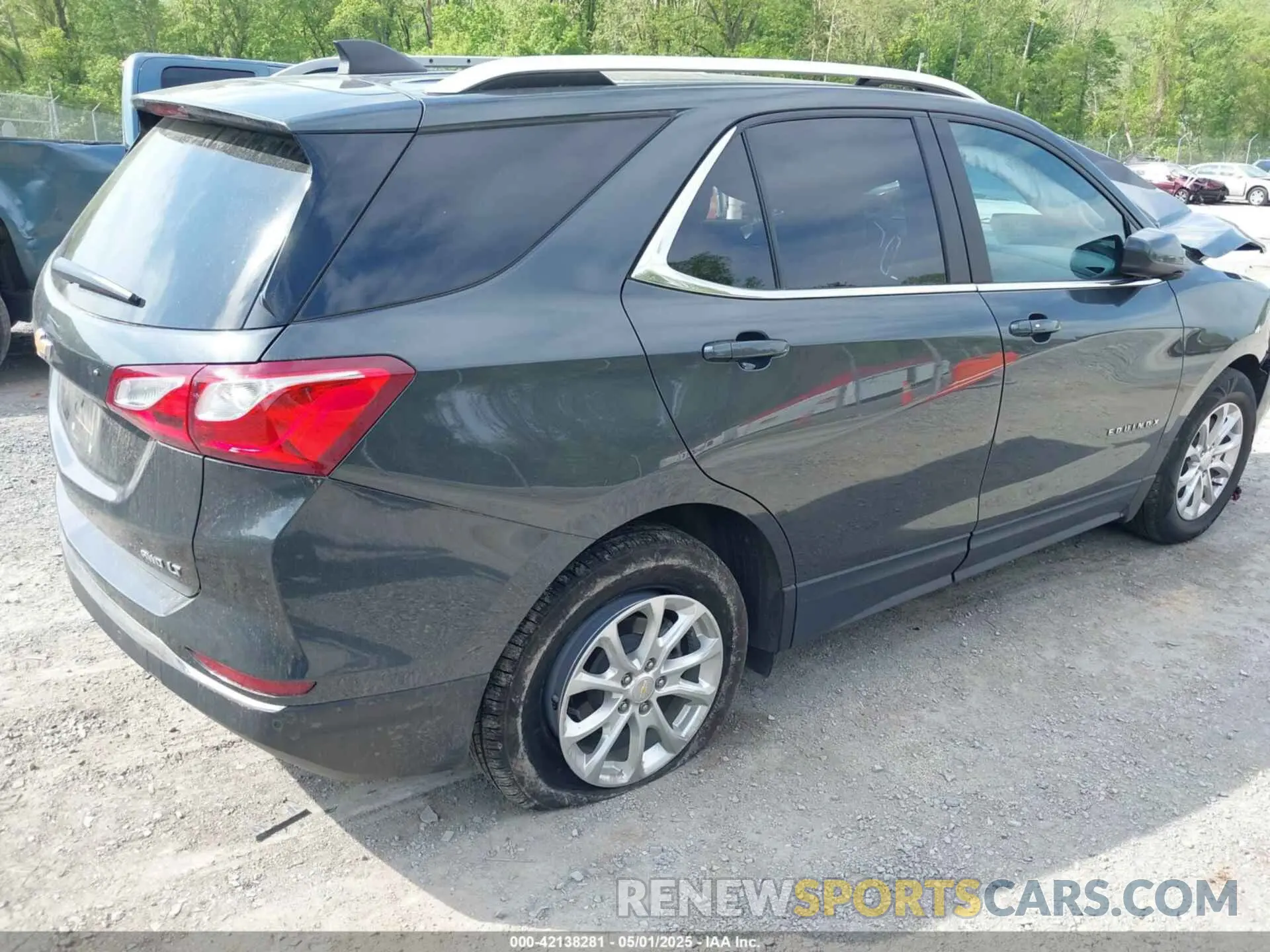 4 Photograph of a damaged car 2GNAXUEV4M6154582 CHEVROLET EQUINOX 2021