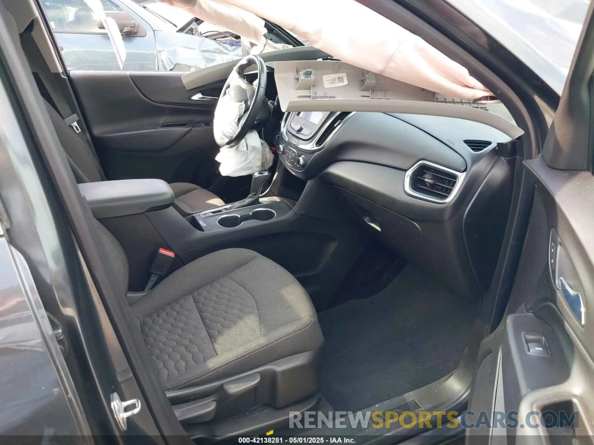 5 Photograph of a damaged car 2GNAXUEV4M6154582 CHEVROLET EQUINOX 2021