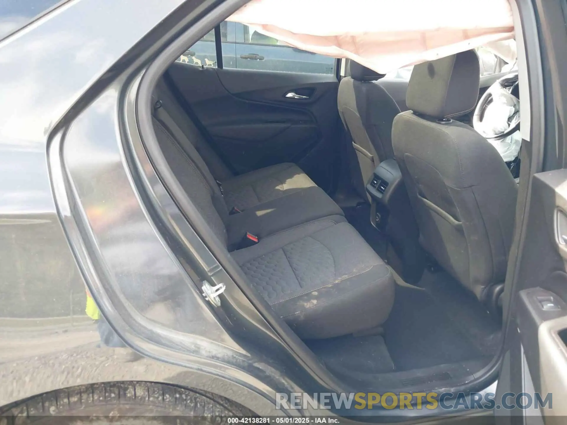 8 Photograph of a damaged car 2GNAXUEV4M6154582 CHEVROLET EQUINOX 2021