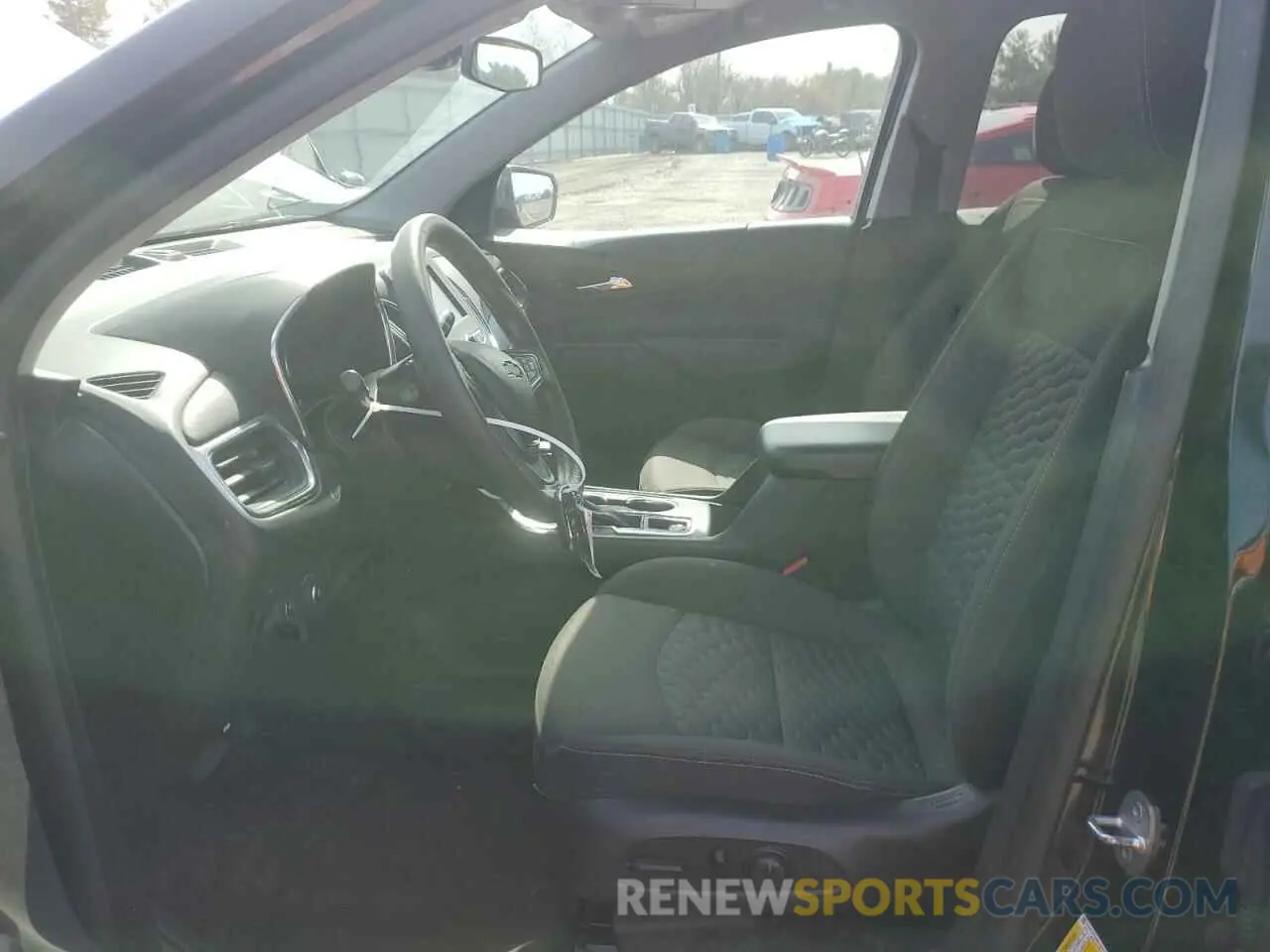 7 Photograph of a damaged car 2GNAXUEV4M6158373 CHEVROLET EQUINOX 2021