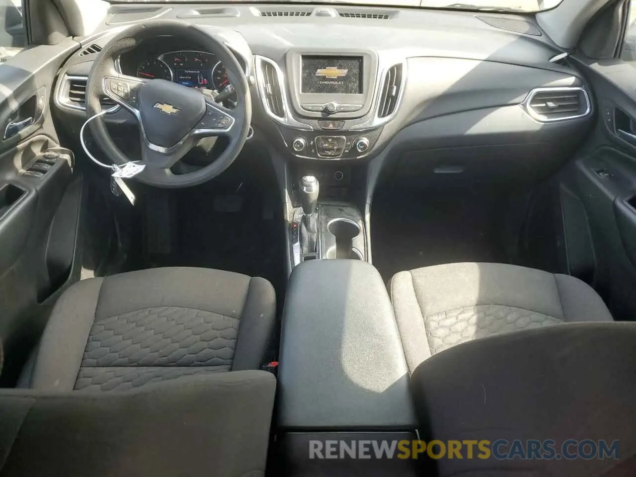 8 Photograph of a damaged car 2GNAXUEV4M6158373 CHEVROLET EQUINOX 2021