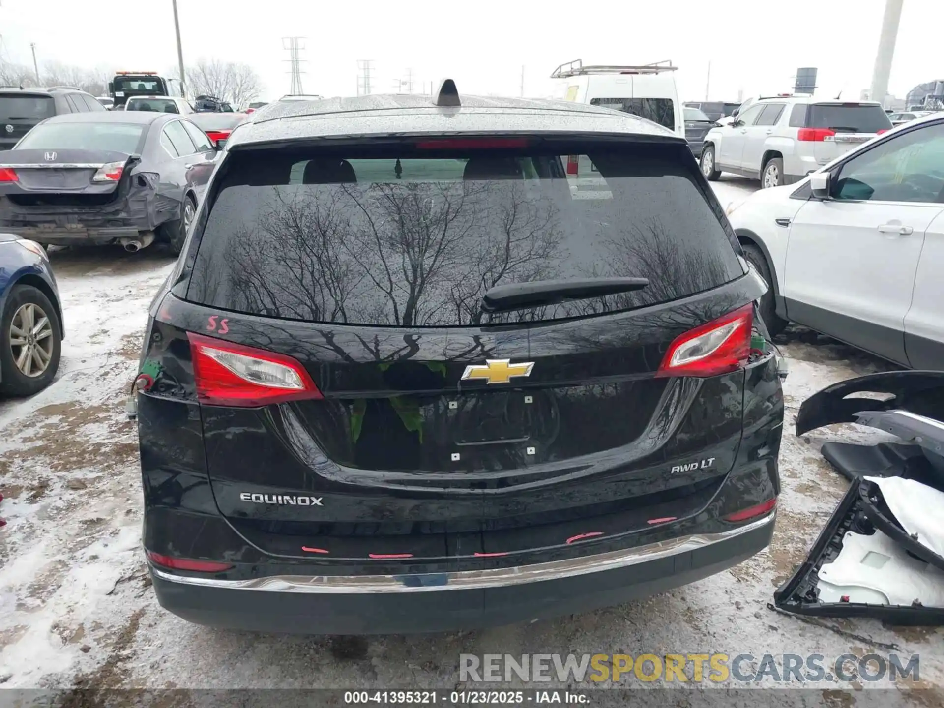 17 Photograph of a damaged car 2GNAXUEV5M6122482 CHEVROLET EQUINOX 2021