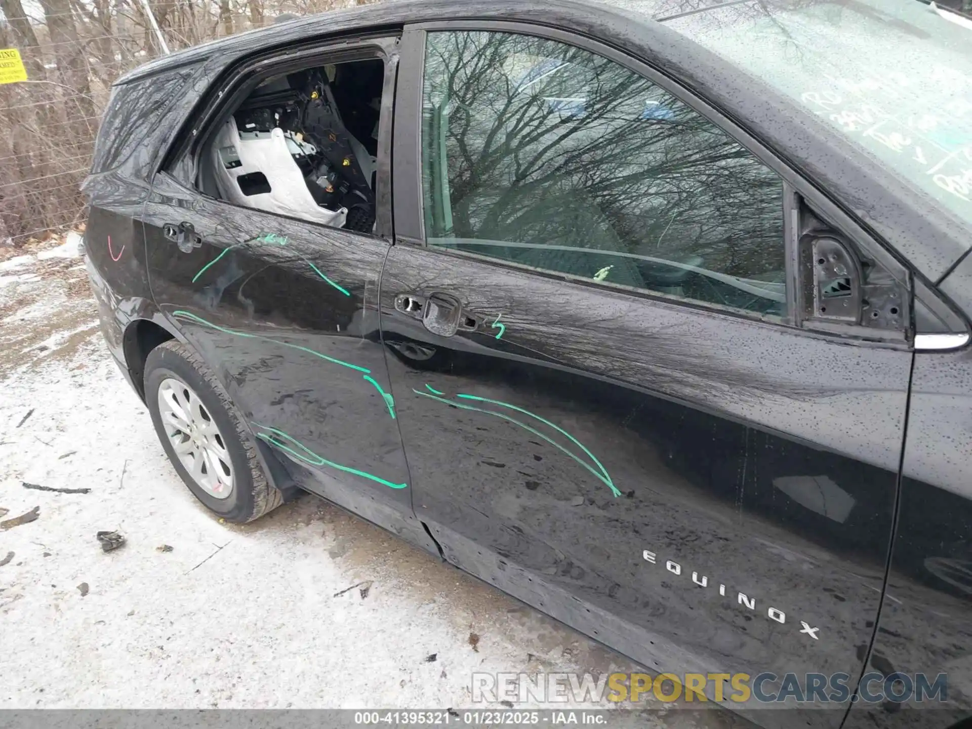 18 Photograph of a damaged car 2GNAXUEV5M6122482 CHEVROLET EQUINOX 2021