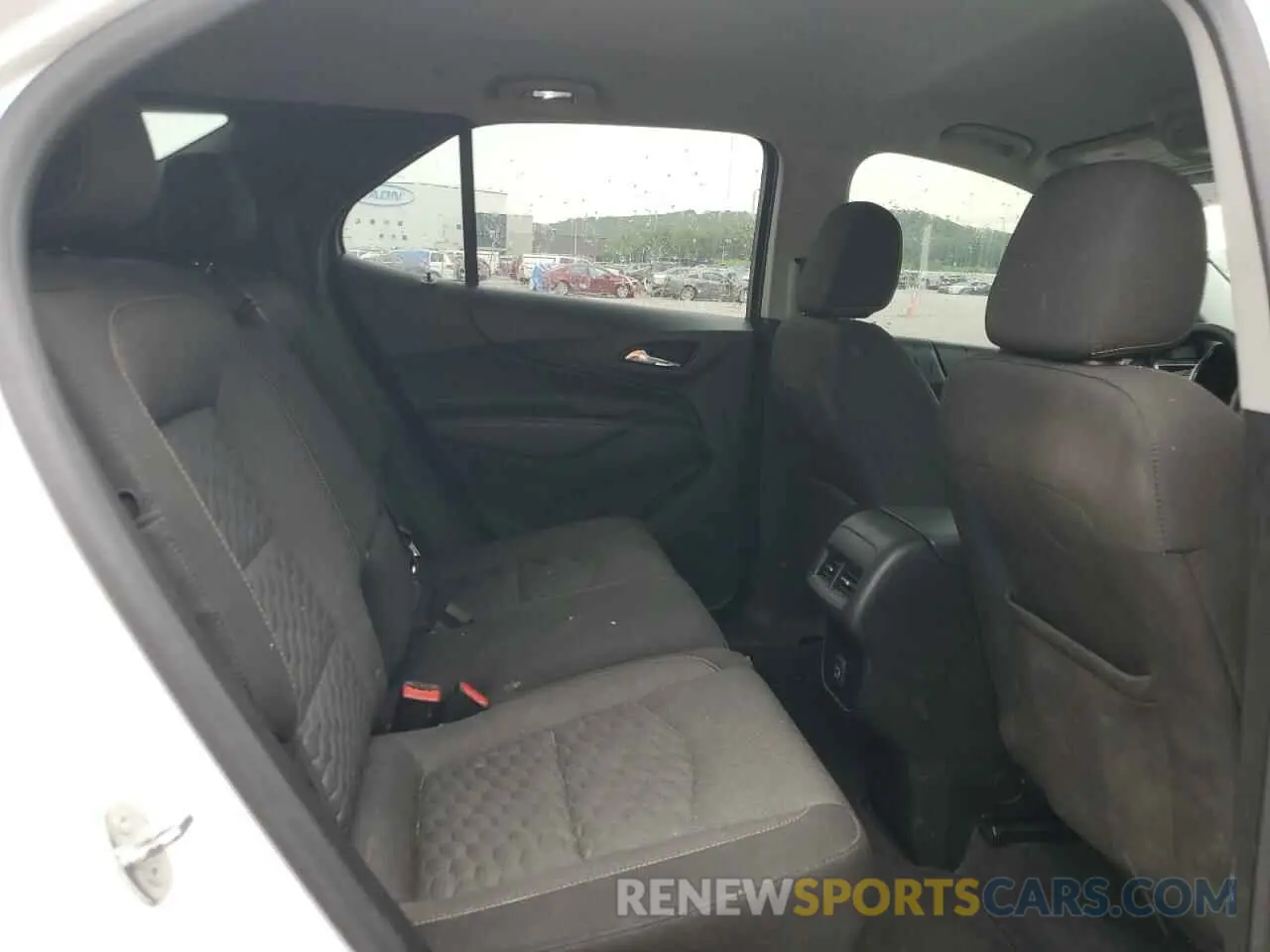11 Photograph of a damaged car 2GNAXUEV5M6124913 CHEVROLET EQUINOX 2021