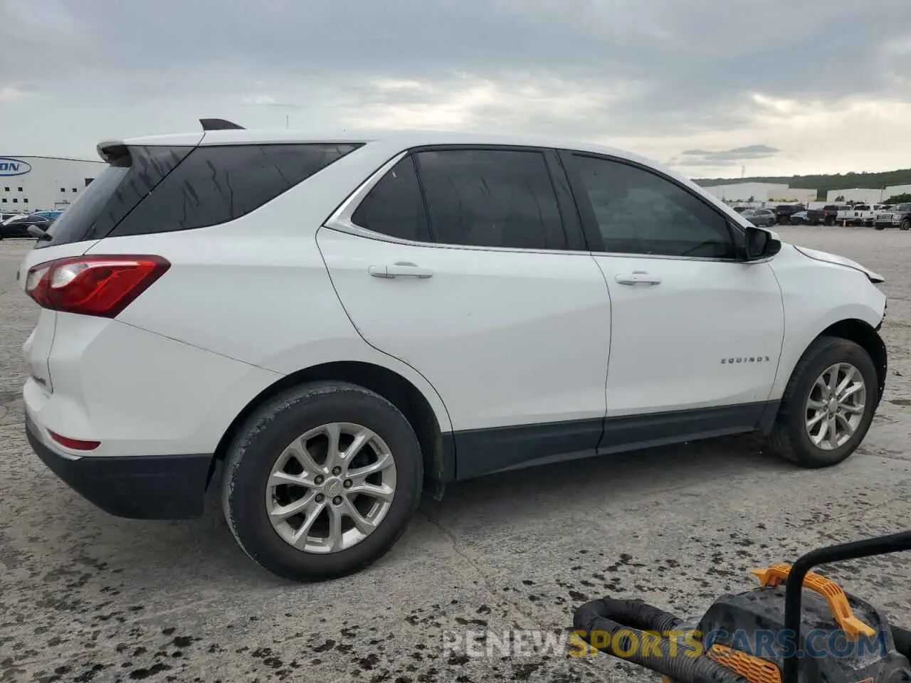 3 Photograph of a damaged car 2GNAXUEV5M6124913 CHEVROLET EQUINOX 2021