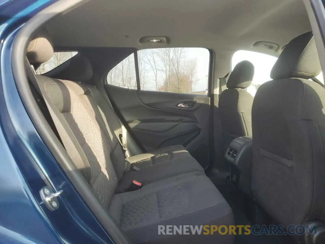 11 Photograph of a damaged car 2GNAXUEV6M6107974 CHEVROLET EQUINOX 2021