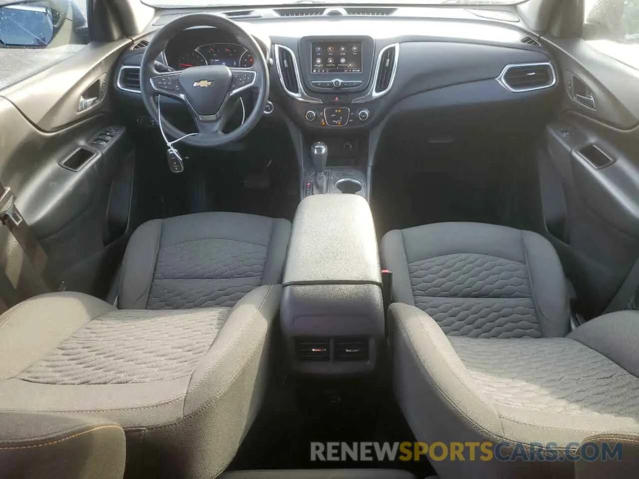 8 Photograph of a damaged car 2GNAXUEV6M6107974 CHEVROLET EQUINOX 2021