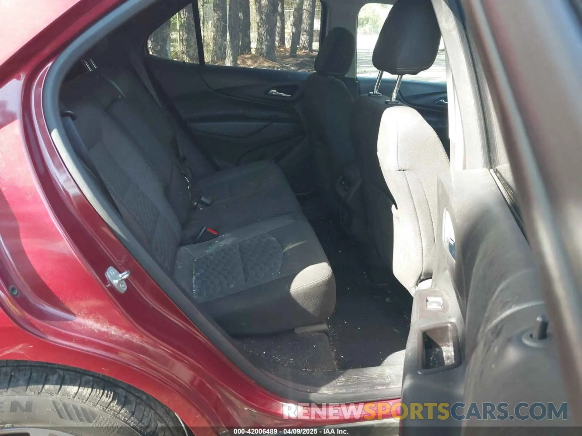 8 Photograph of a damaged car 2GNAXUEV6M6135144 CHEVROLET EQUINOX 2021