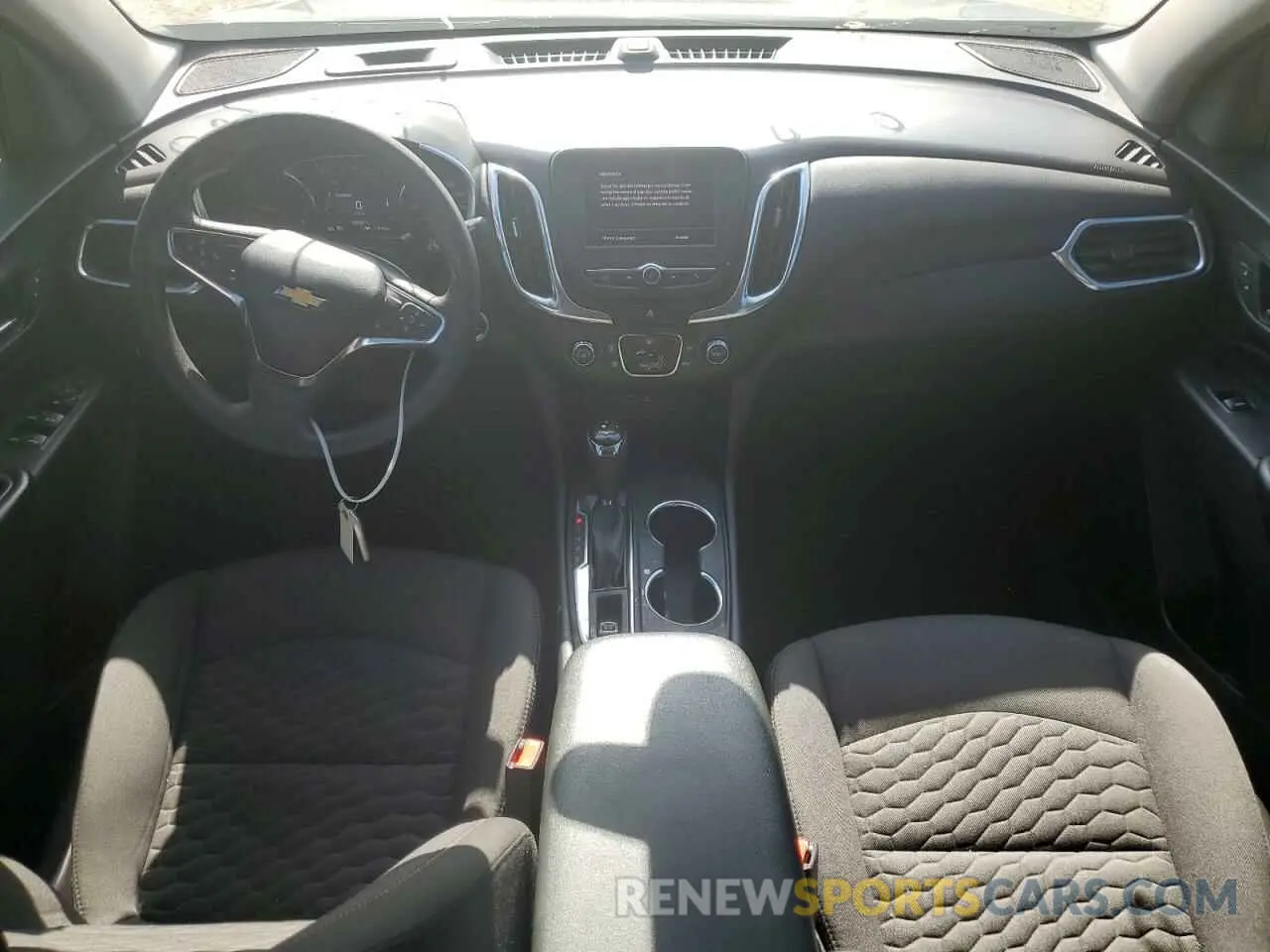 8 Photograph of a damaged car 2GNAXUEV6M6136987 CHEVROLET EQUINOX 2021