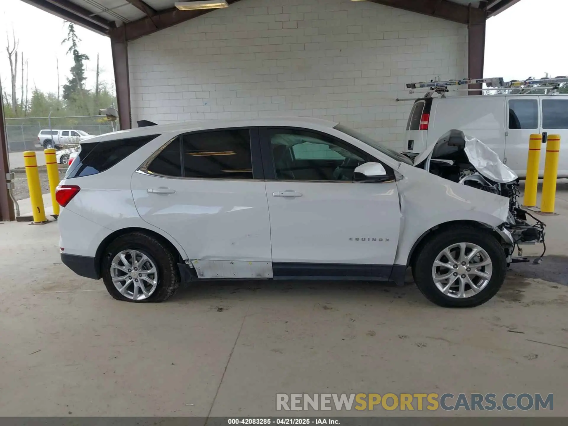 12 Photograph of a damaged car 2GNAXUEV7M6157332 CHEVROLET EQUINOX 2021
