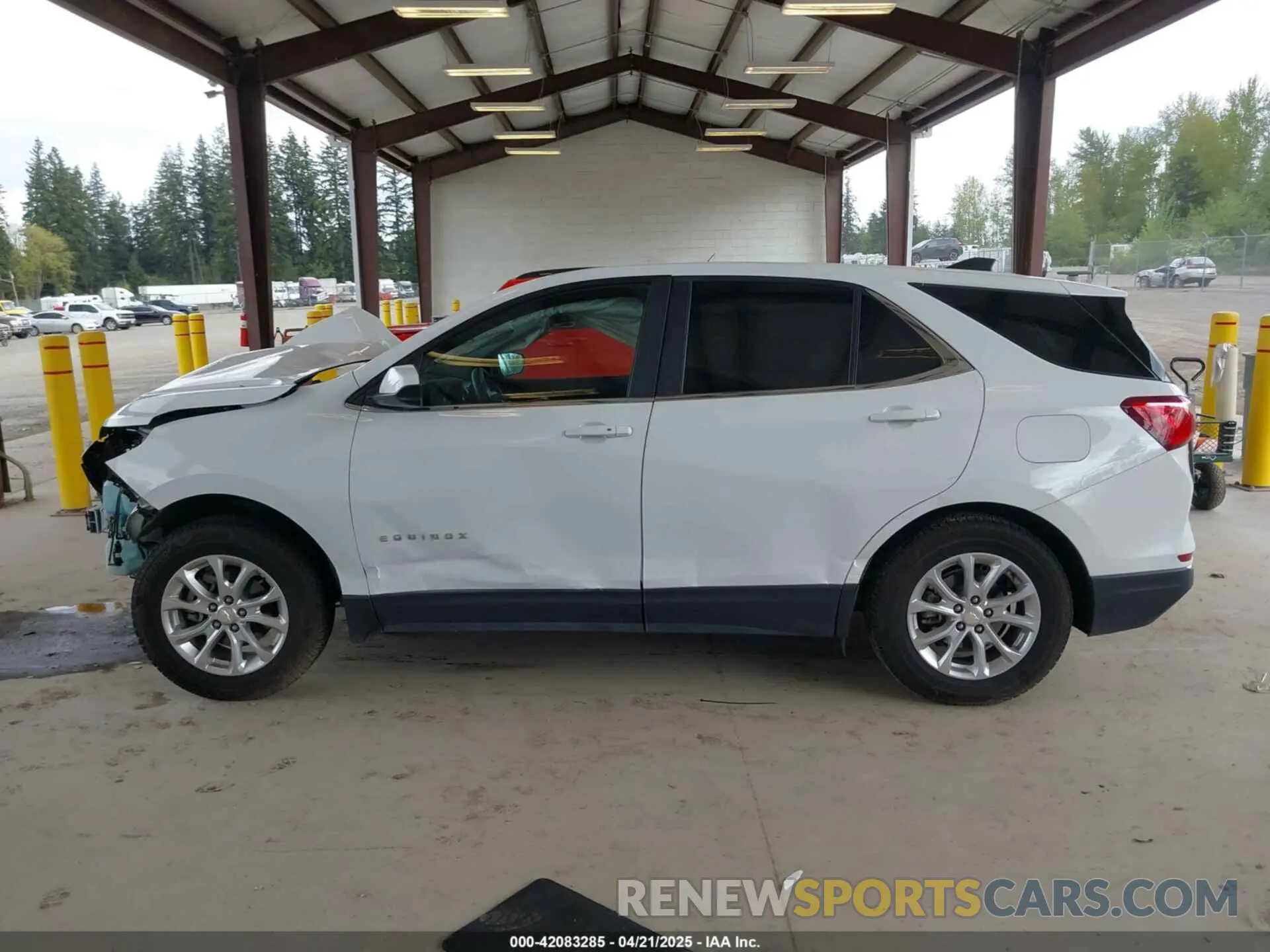 13 Photograph of a damaged car 2GNAXUEV7M6157332 CHEVROLET EQUINOX 2021
