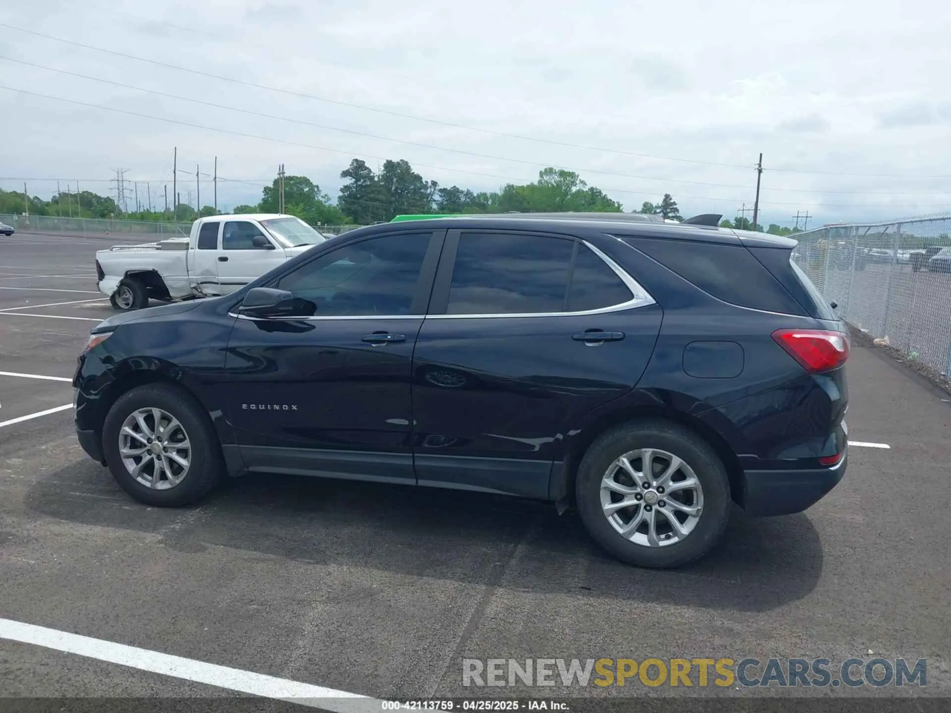 14 Photograph of a damaged car 2GNAXUEV8M6113730 CHEVROLET EQUINOX 2021