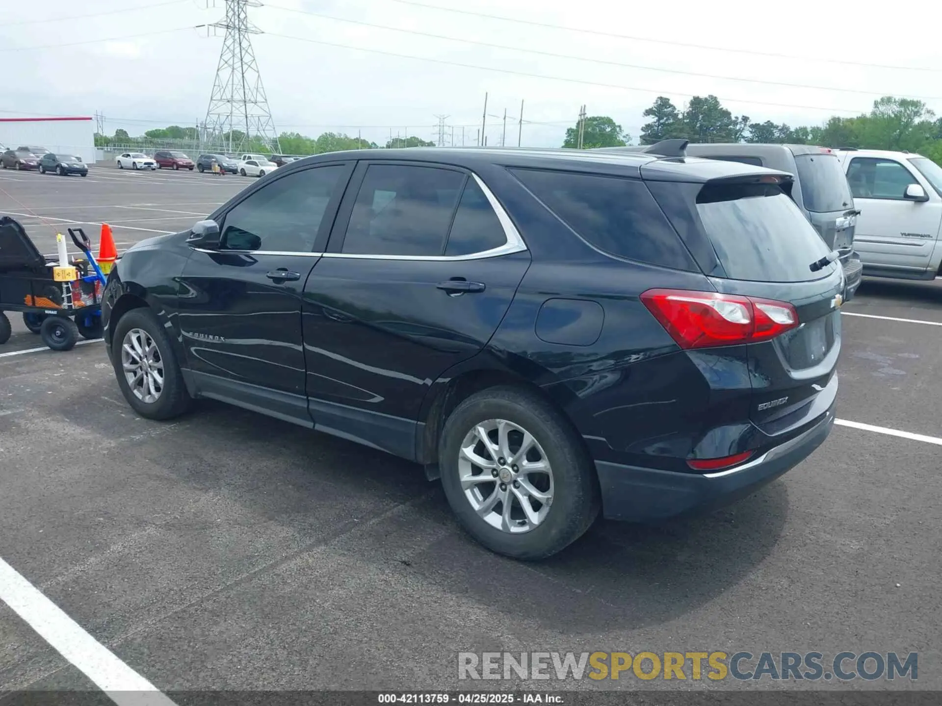 3 Photograph of a damaged car 2GNAXUEV8M6113730 CHEVROLET EQUINOX 2021