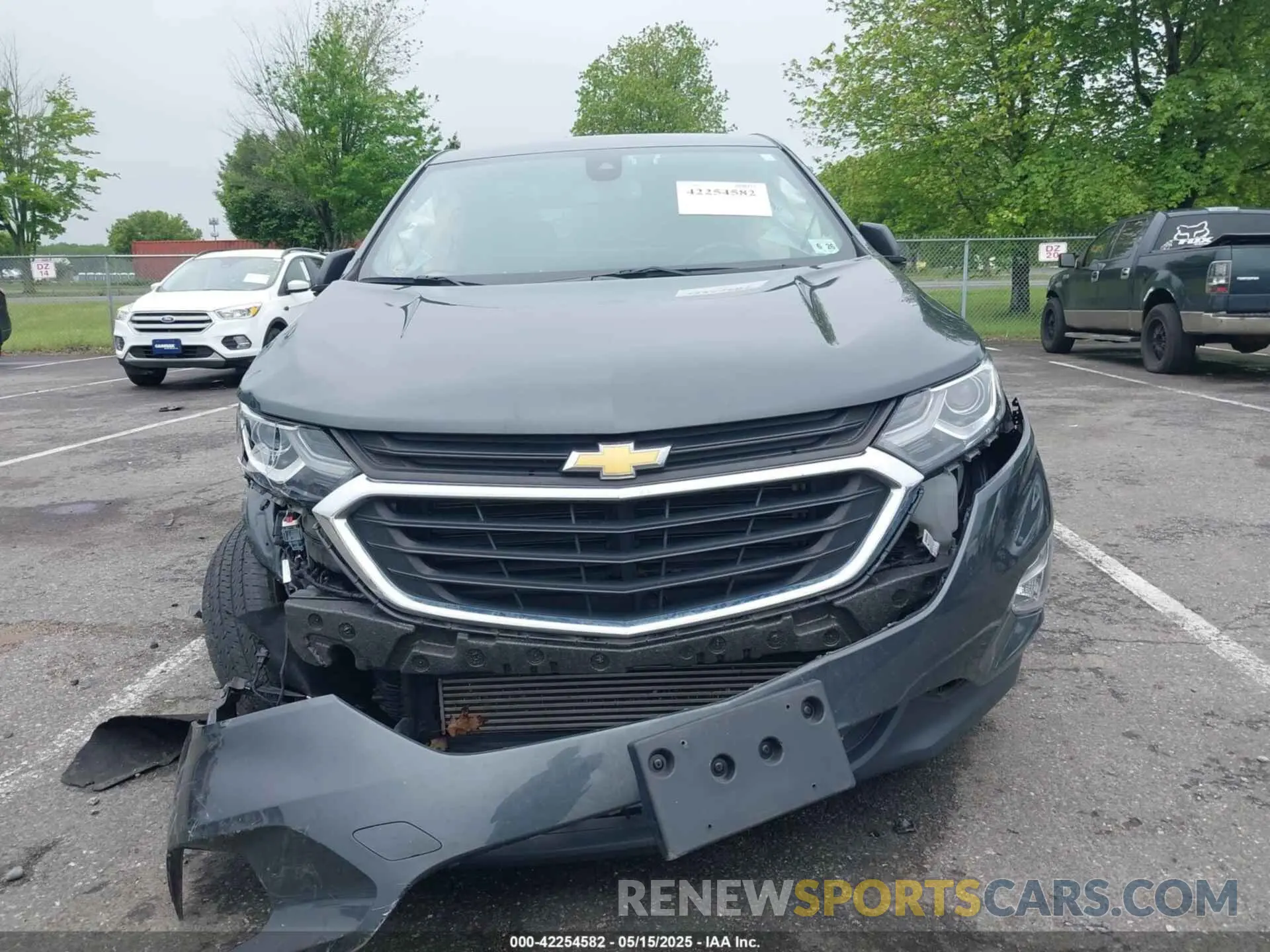 12 Photograph of a damaged car 2GNAXUEV8M6136585 CHEVROLET EQUINOX 2021
