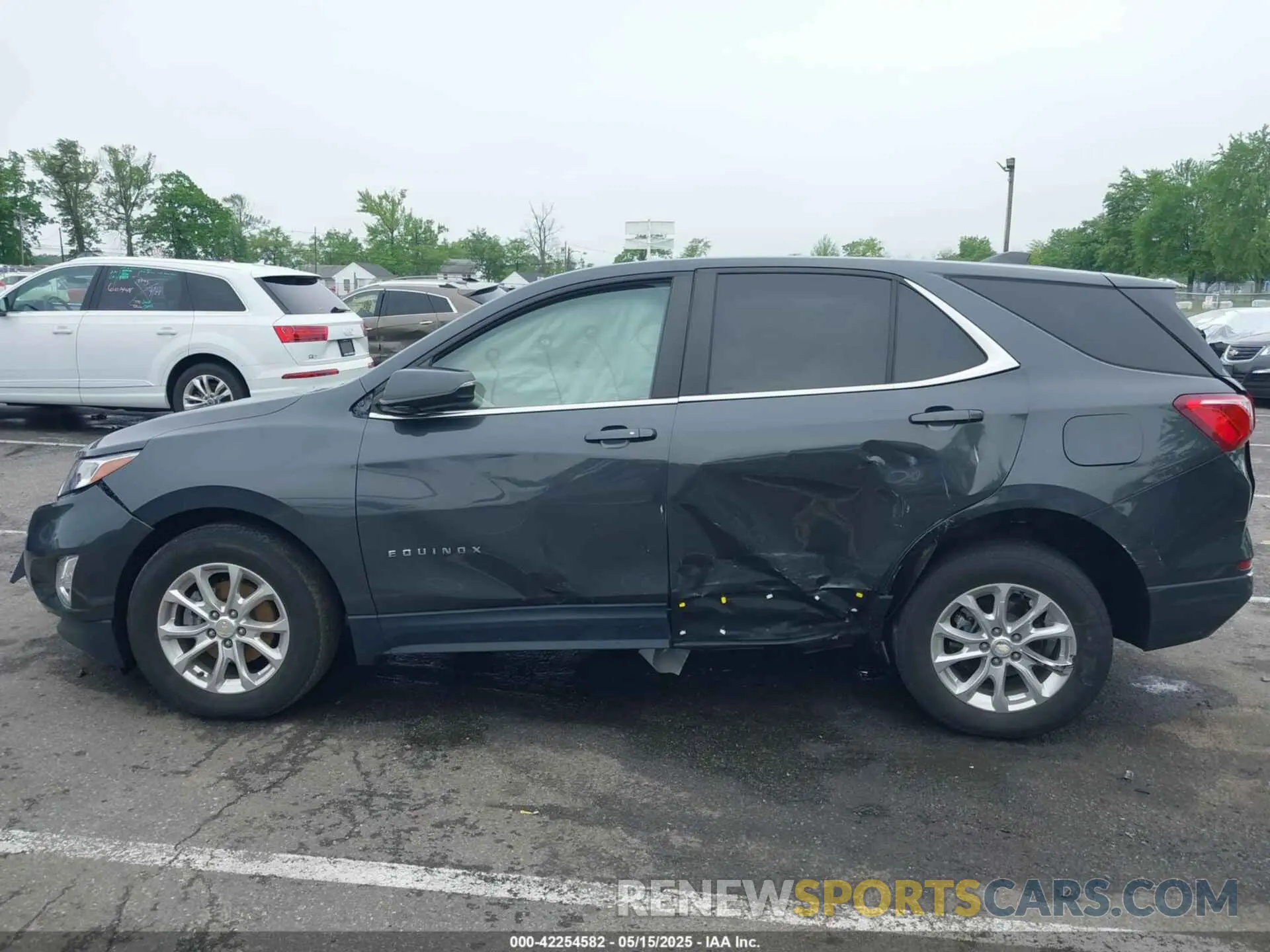 14 Photograph of a damaged car 2GNAXUEV8M6136585 CHEVROLET EQUINOX 2021