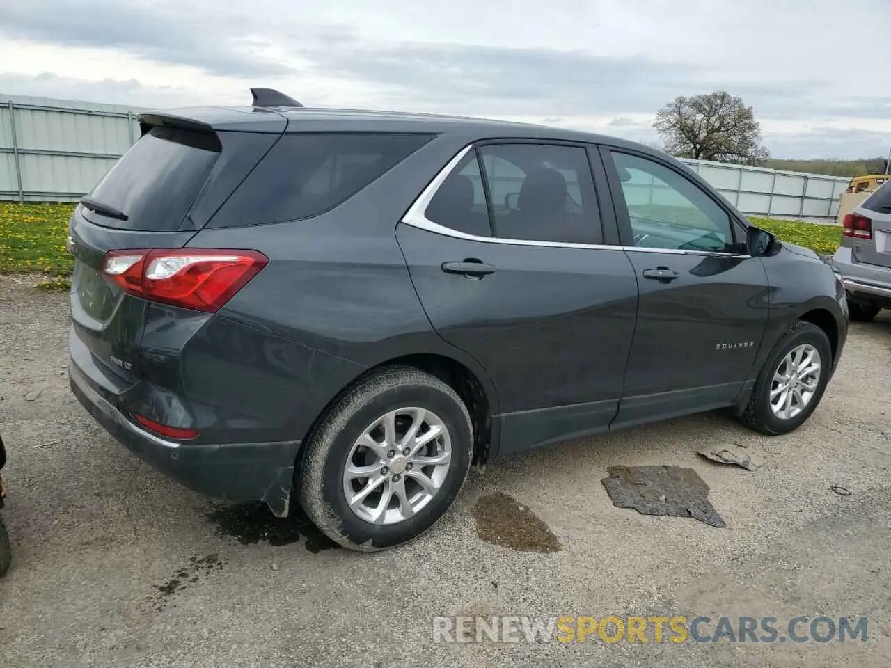 3 Photograph of a damaged car 2GNAXUEV8M6143410 CHEVROLET EQUINOX 2021
