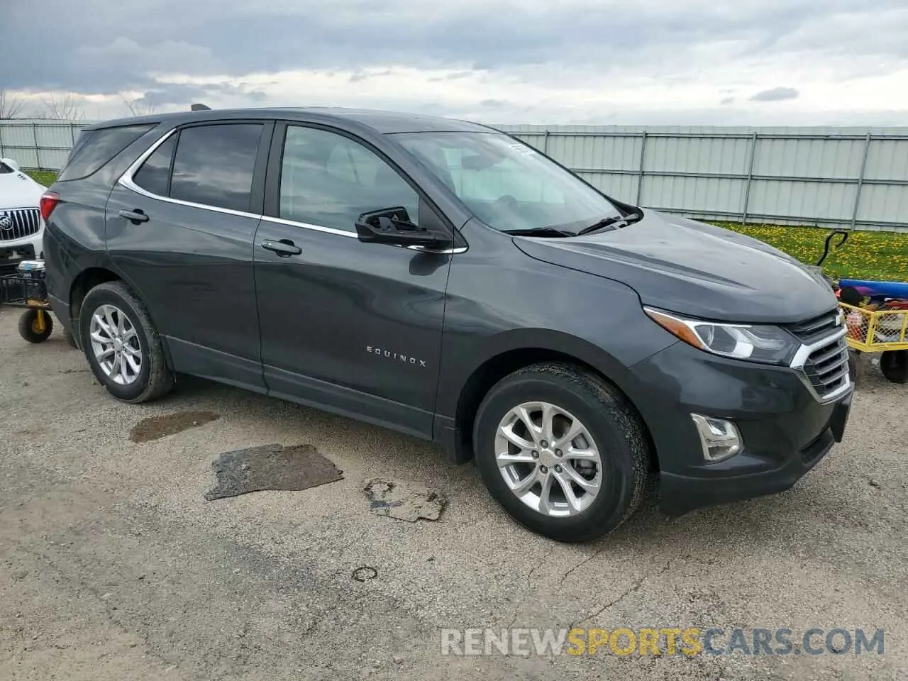 4 Photograph of a damaged car 2GNAXUEV8M6143410 CHEVROLET EQUINOX 2021