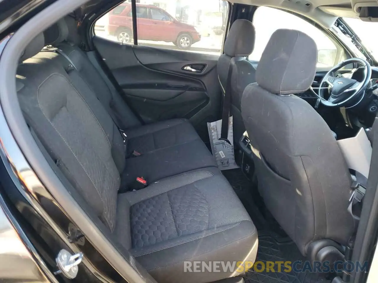 11 Photograph of a damaged car 2GNAXUEV8M6145593 CHEVROLET EQUINOX 2021