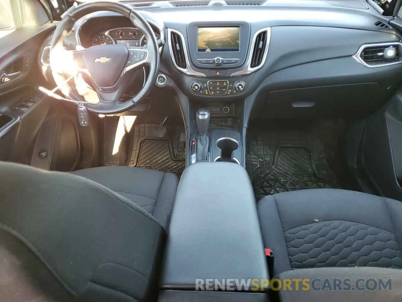 8 Photograph of a damaged car 2GNAXUEV8M6145593 CHEVROLET EQUINOX 2021