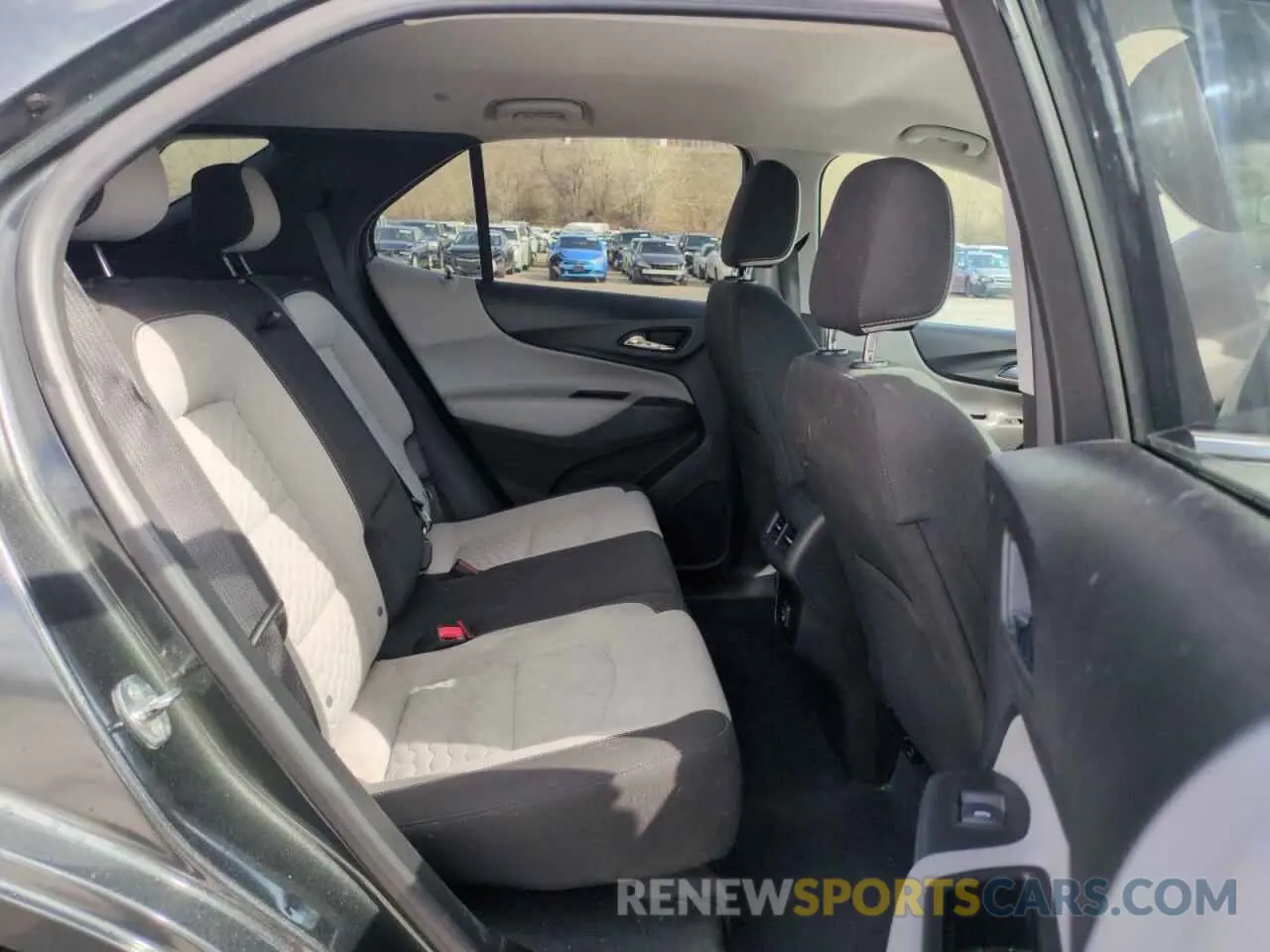 11 Photograph of a damaged car 2GNAXUEV8M6147165 CHEVROLET EQUINOX 2021