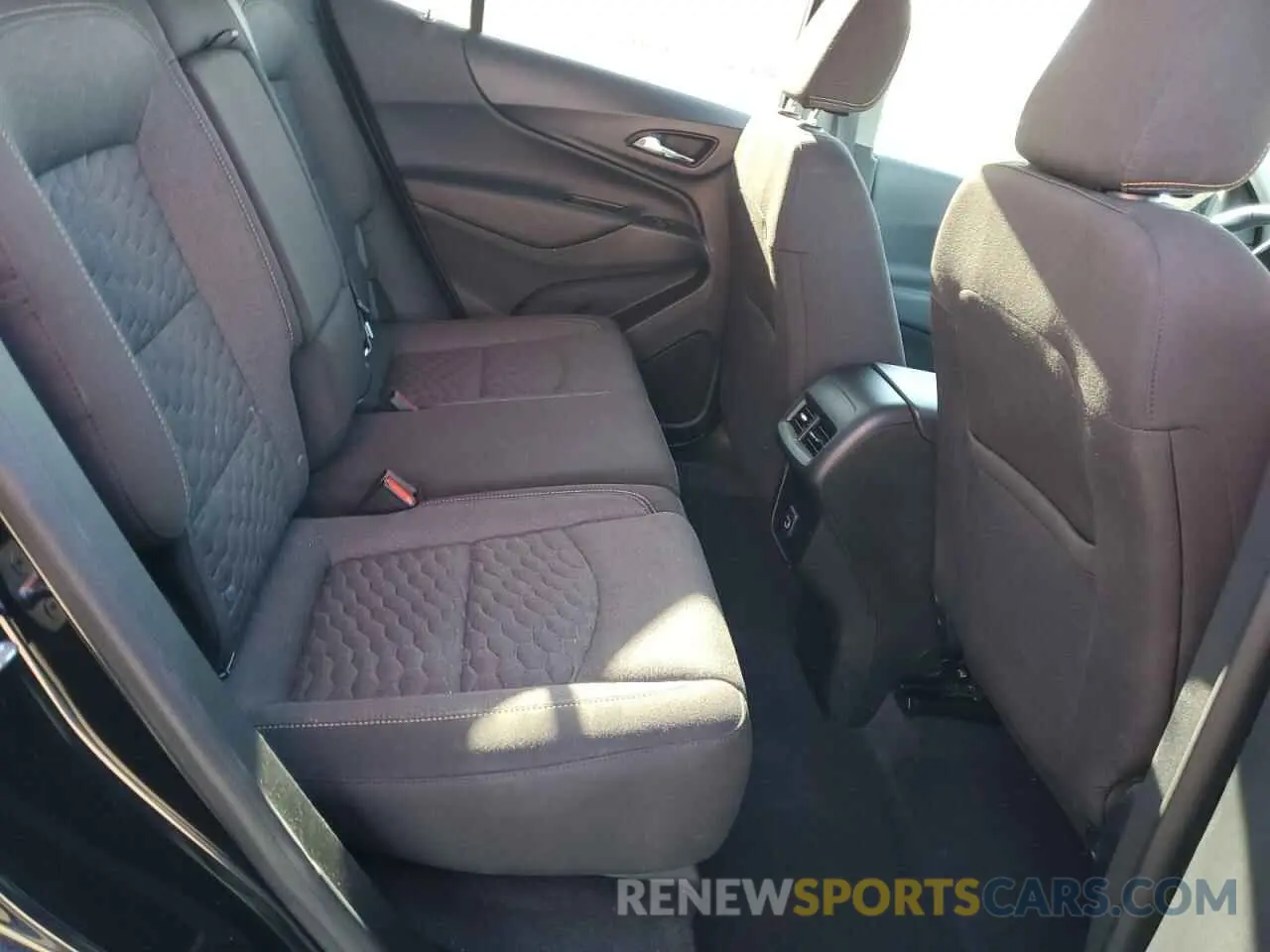 11 Photograph of a damaged car 2GNAXUEV8M6160966 CHEVROLET EQUINOX 2021
