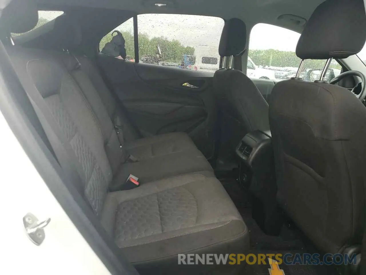 10 Photograph of a damaged car 2GNAXUEV9M6102221 CHEVROLET EQUINOX 2021