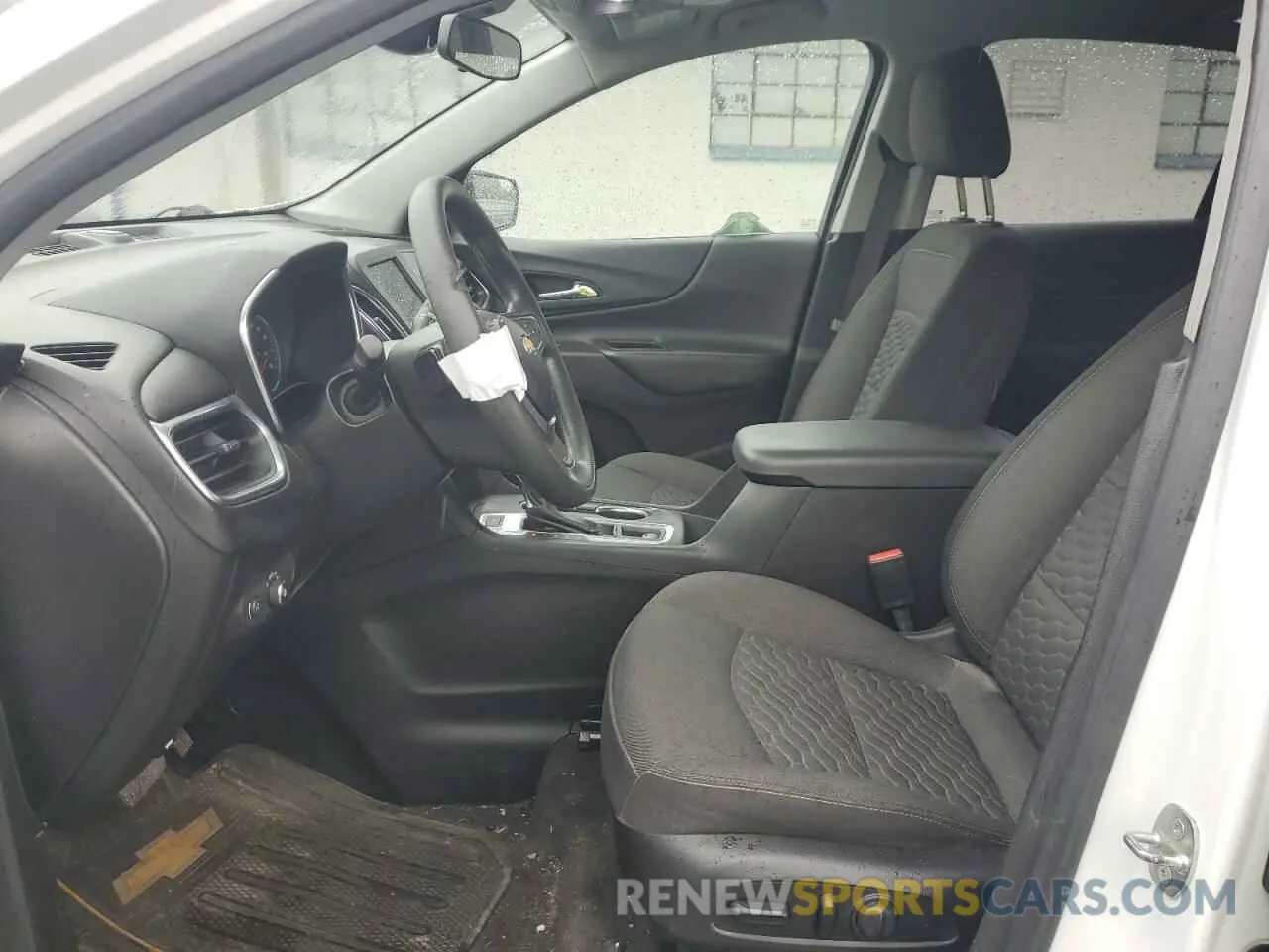 7 Photograph of a damaged car 2GNAXUEV9M6102221 CHEVROLET EQUINOX 2021