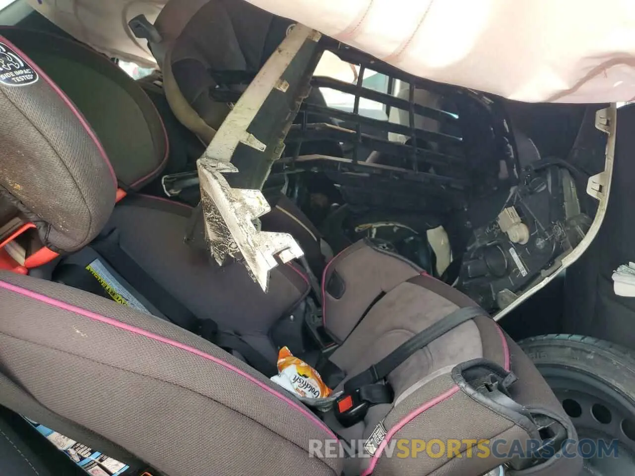 10 Photograph of a damaged car 2GNAXUEV9M6109198 CHEVROLET EQUINOX 2021