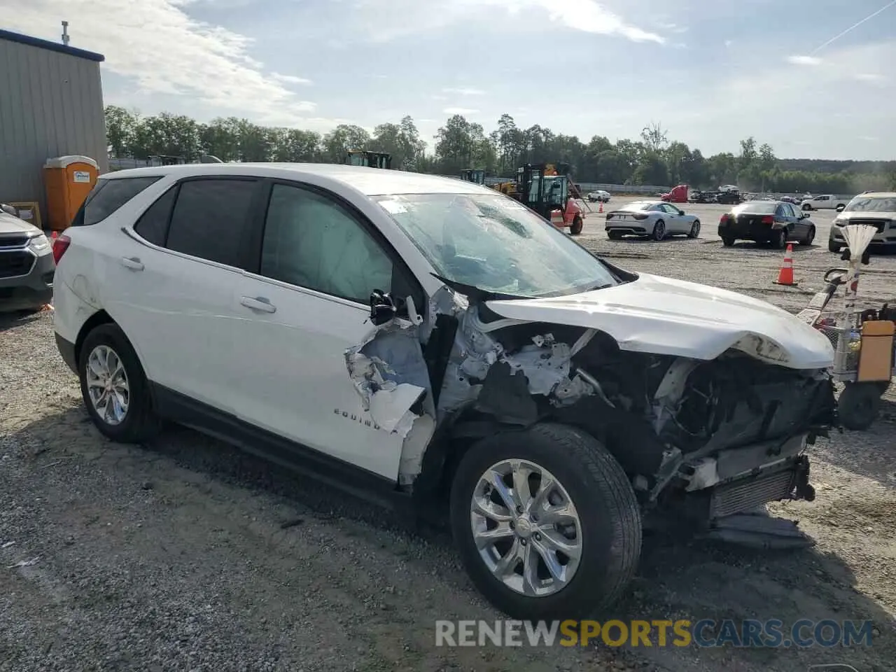 4 Photograph of a damaged car 2GNAXUEV9M6109198 CHEVROLET EQUINOX 2021