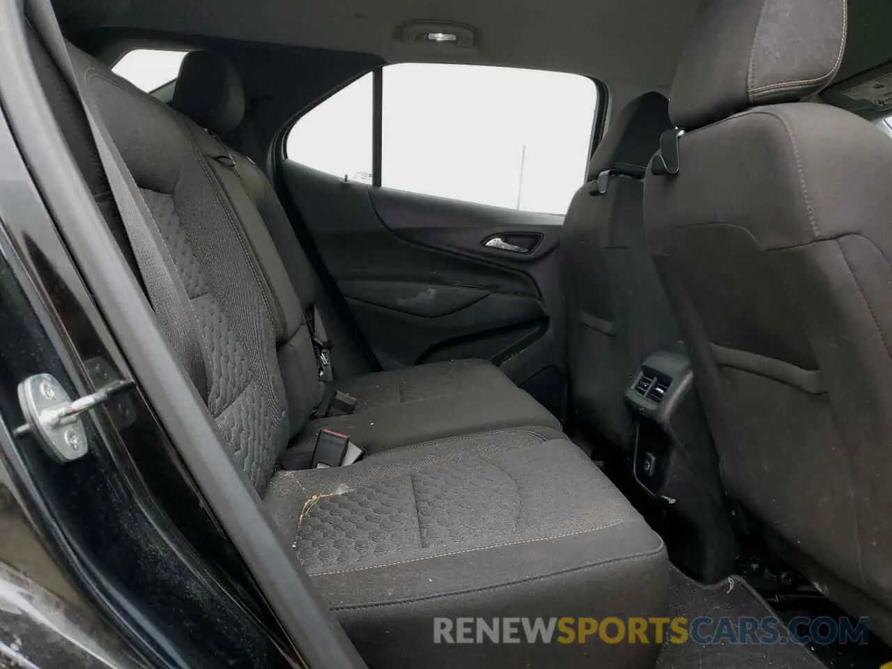 11 Photograph of a damaged car 2GNAXUEV9M6124171 CHEVROLET EQUINOX 2021