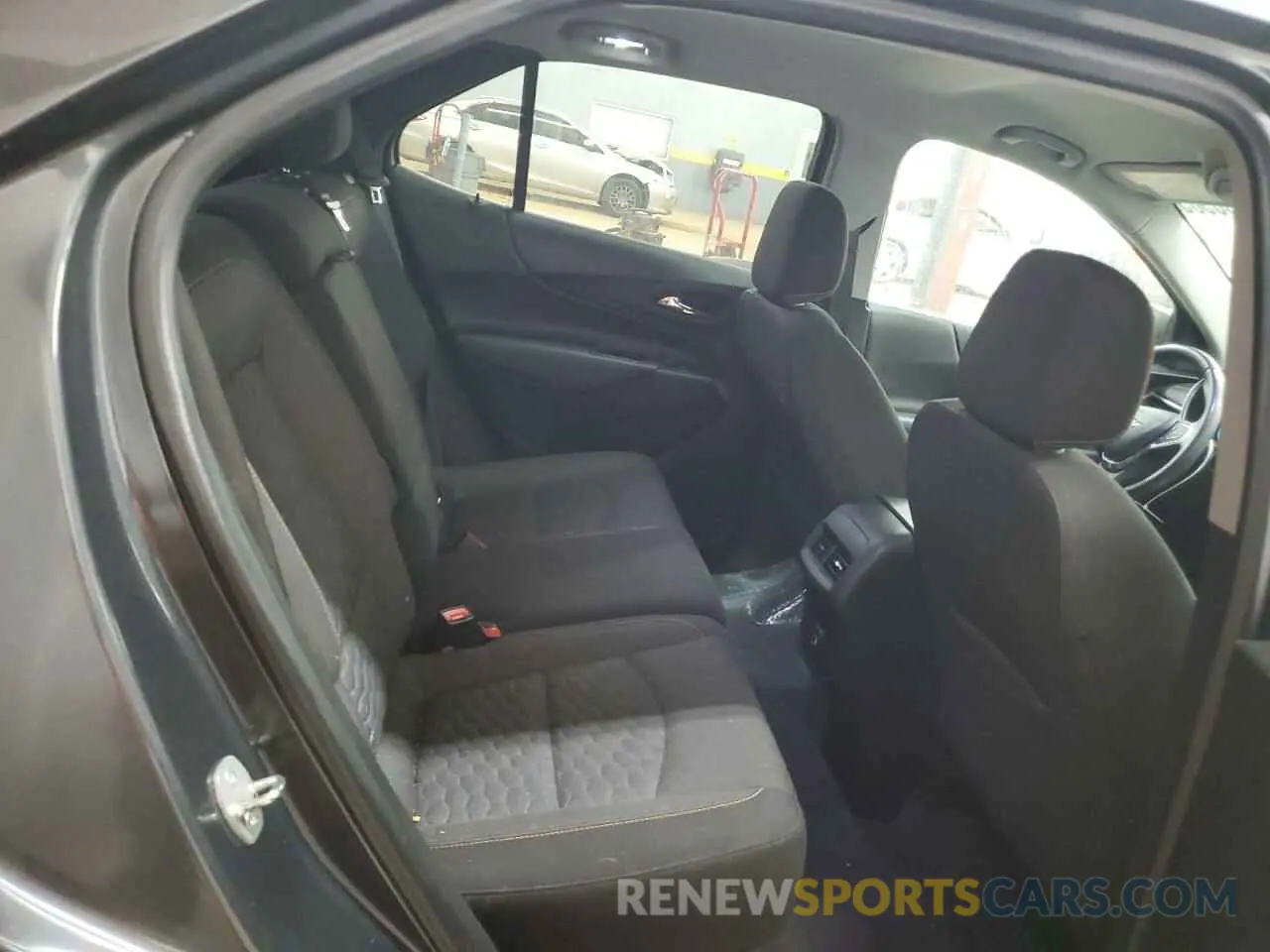 11 Photograph of a damaged car 2GNAXUEV9M6134277 CHEVROLET EQUINOX 2021