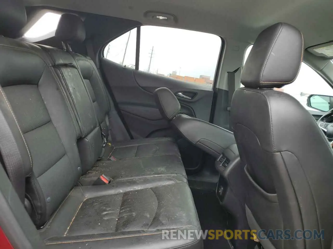 11 Photograph of a damaged car 2GNAXUEV9M6154450 CHEVROLET EQUINOX 2021