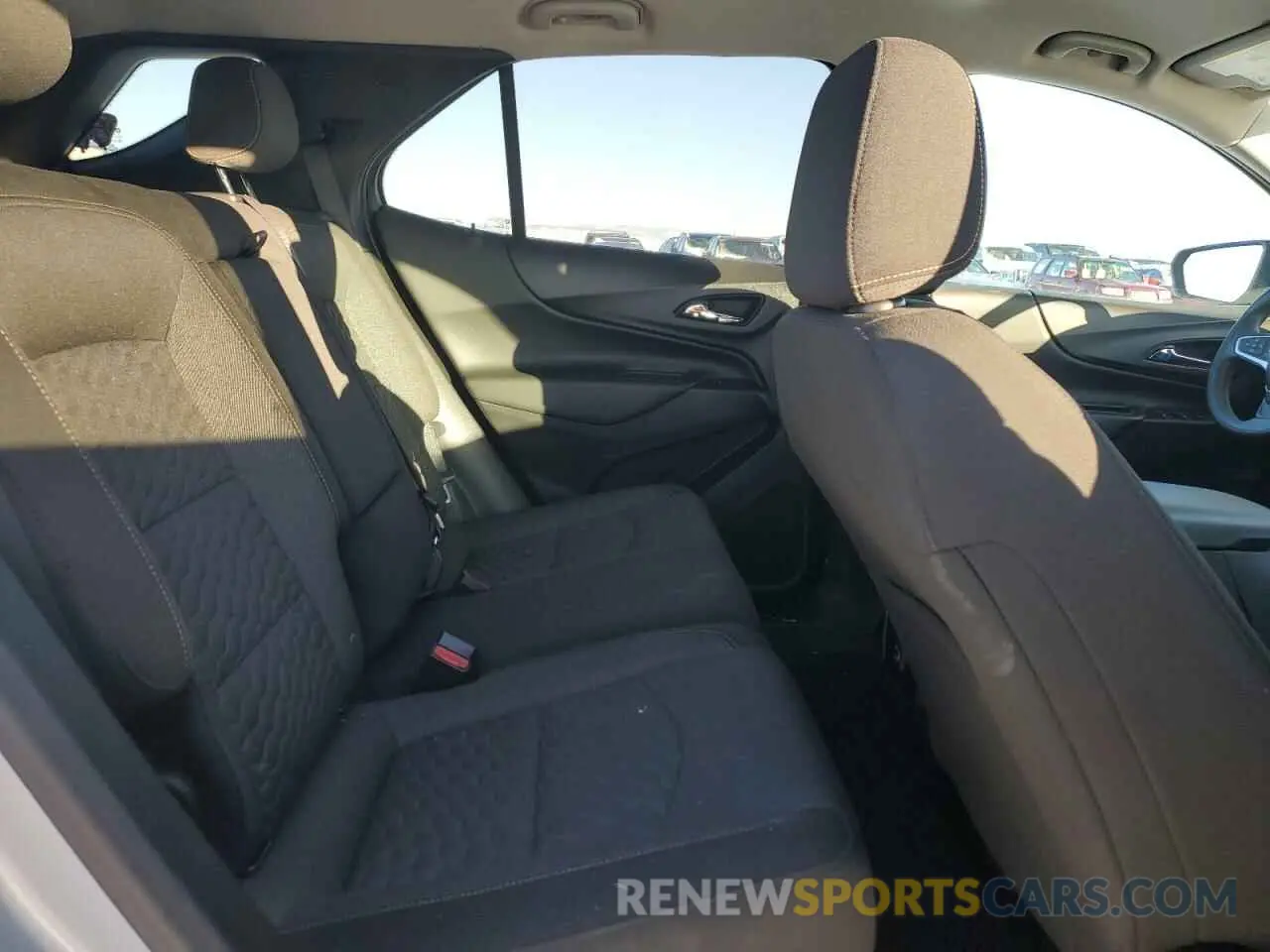 11 Photograph of a damaged car 2GNAXUEV9M6164556 CHEVROLET EQUINOX 2021