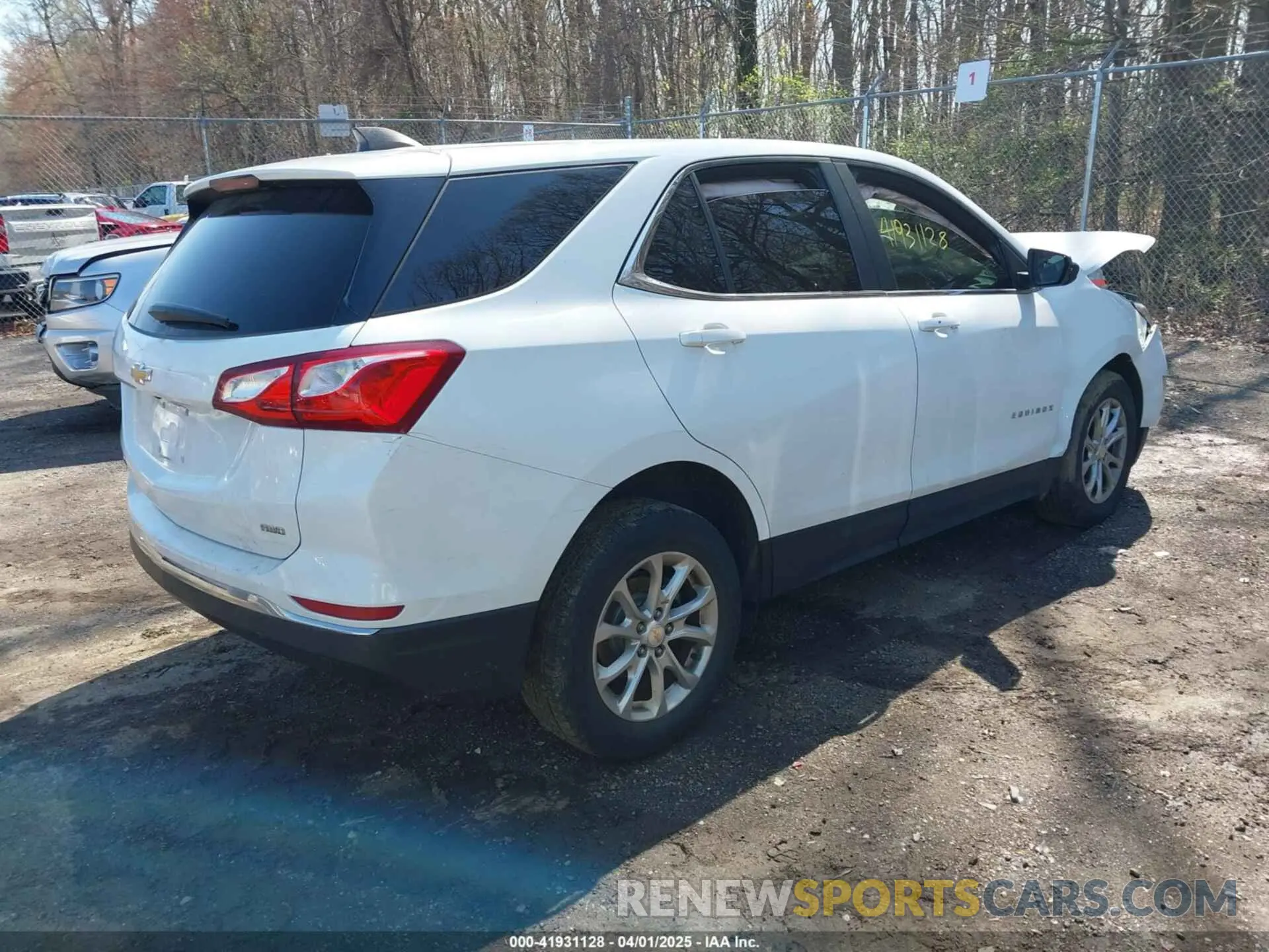 4 Photograph of a damaged car 2GNAXUEVXM6103006 CHEVROLET EQUINOX 2021
