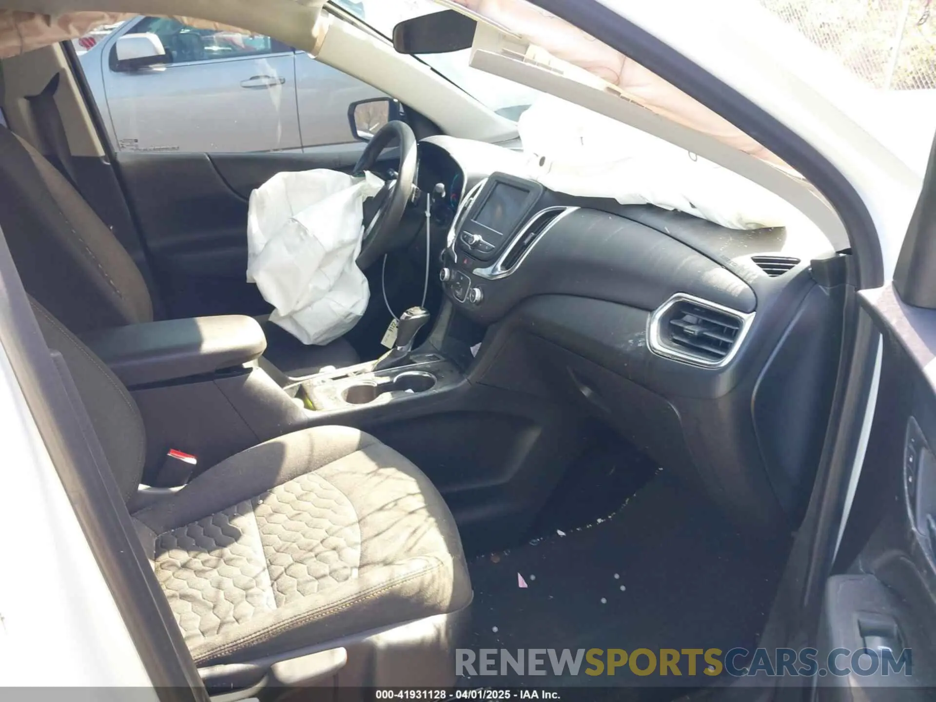 5 Photograph of a damaged car 2GNAXUEVXM6103006 CHEVROLET EQUINOX 2021