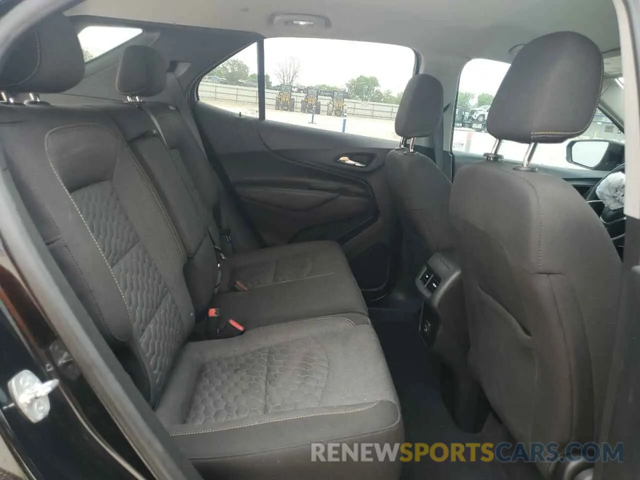 11 Photograph of a damaged car 2GNAXUEVXM6103636 CHEVROLET EQUINOX 2021
