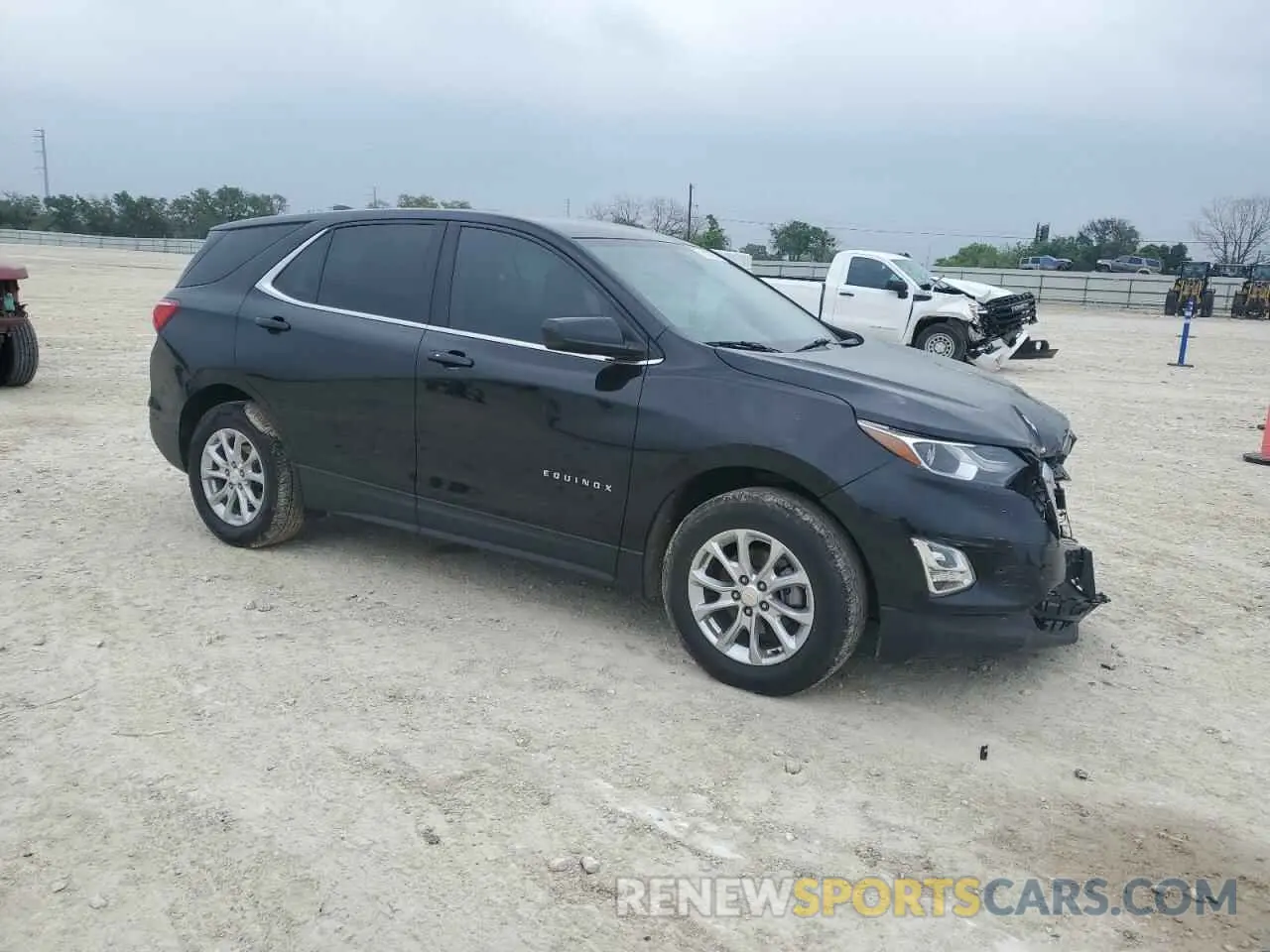 4 Photograph of a damaged car 2GNAXUEVXM6103636 CHEVROLET EQUINOX 2021